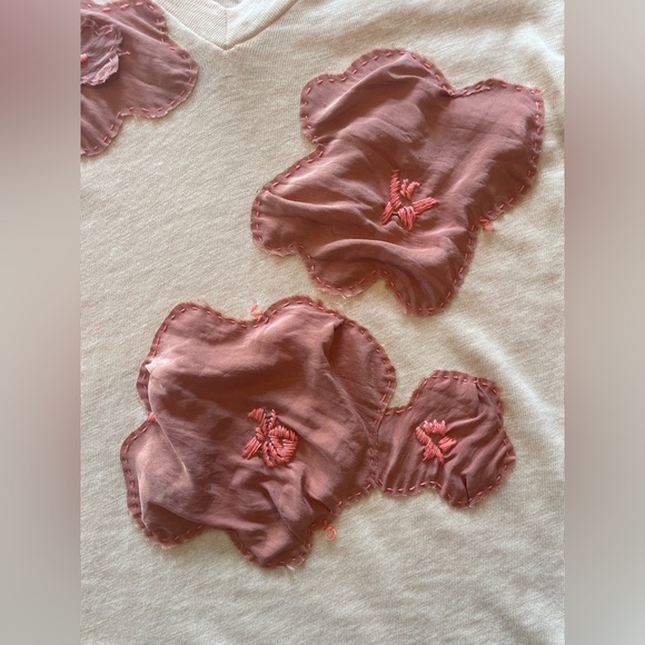 New J.Crew 100% cotton V-neck with silk Floral Appliqué collectors tee size XS - Picture 4 of 6